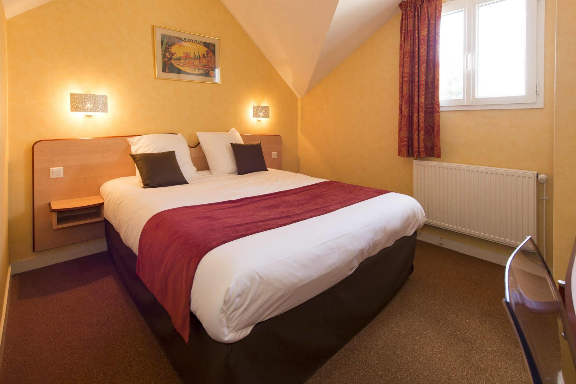 The Originals City, Hotel La Saulaie, Saumur Ouest Дуэ-ла-Фонтен Экстерьер фото
